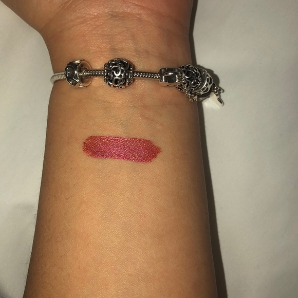 NYX soft metallic lip cream - Picture 4 of 5